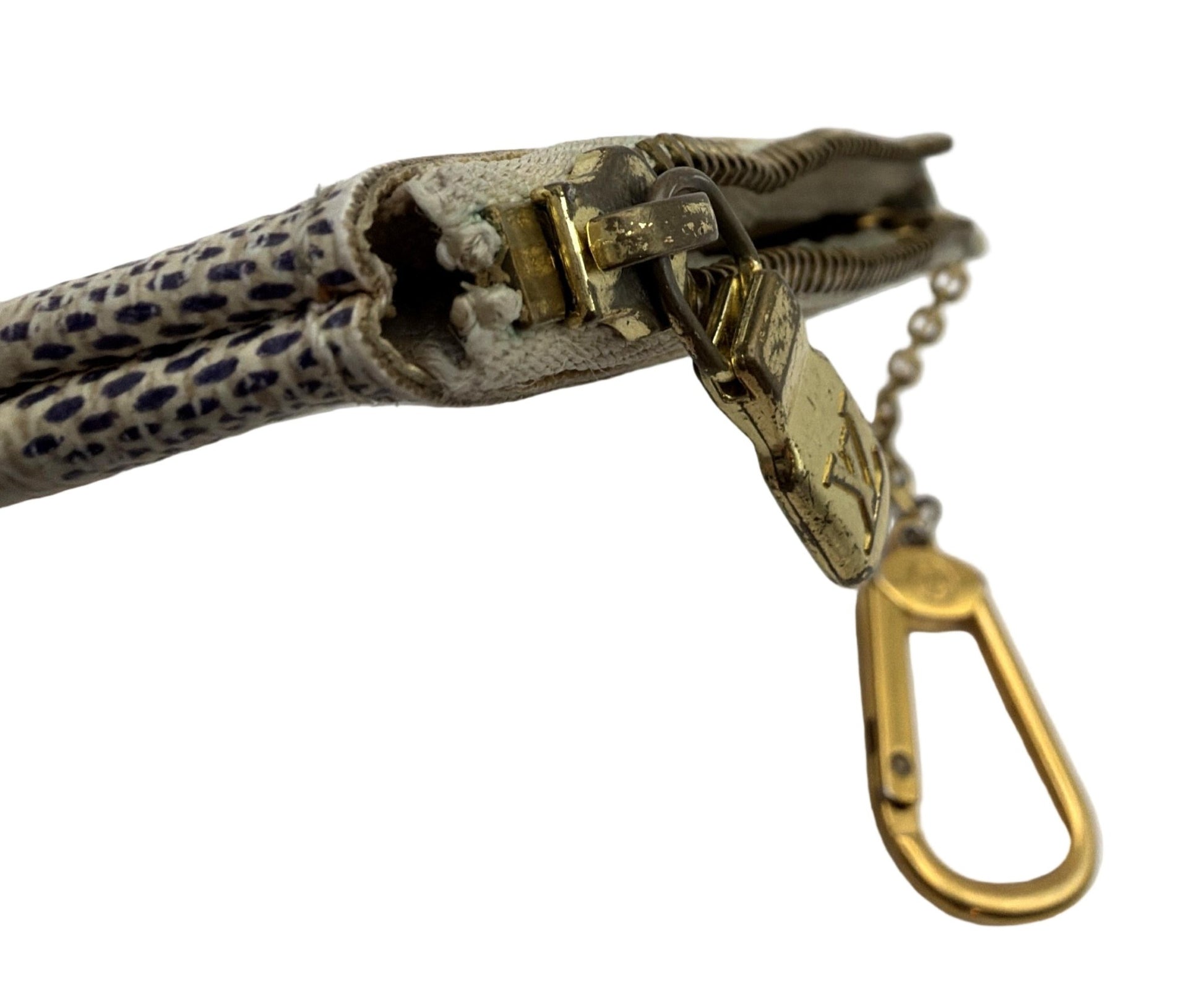 Louis Vuitton Damier Azur Key Pouch / Cles – Authentic – Made in France – CT4137 - Resale Thrift Boutique LLC.